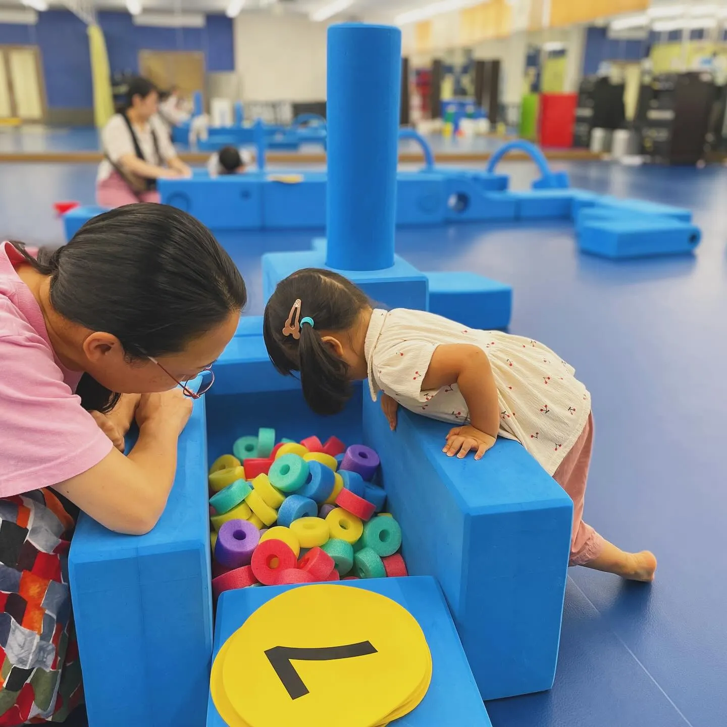 今日の親子あそびはブロック！